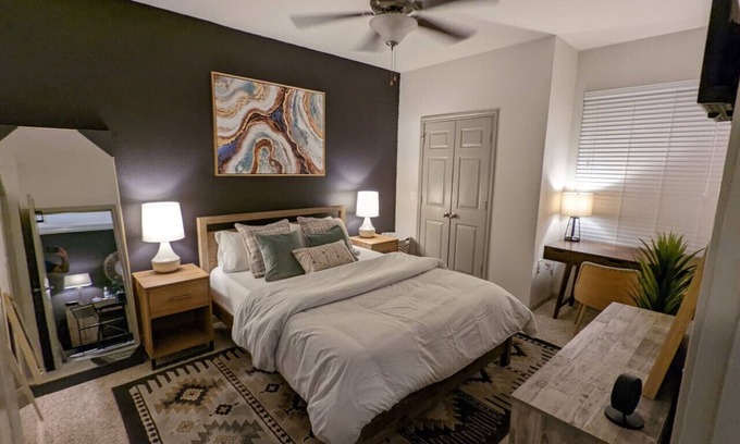 Nassau Bay Apartment | The Mid-Century Modern