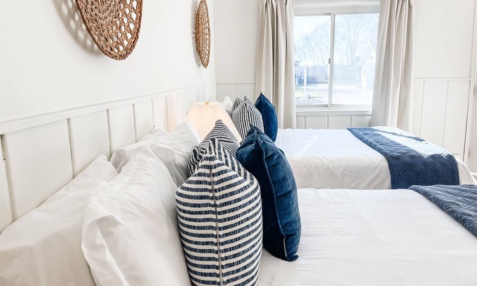 Whitehall Apartment | The Midnight Room - #22