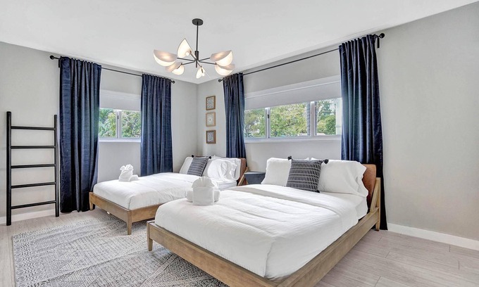 West Avenue Apartment | The Midnight Suite 2BD/2BA Miami Beach Lincoln Ste
