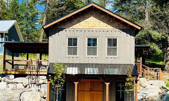 Lakeside Cabin | The Mill House at Elk Ridge Village cabin 301A with views of Flathead Lake & 🏔️