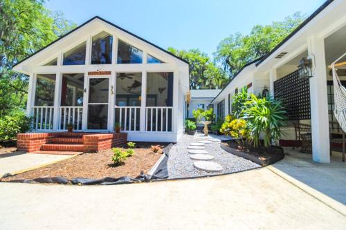 St. Augustine House | The Mini Moody - Luxurious Home Recently Renovated Close to Beach & Downtown
