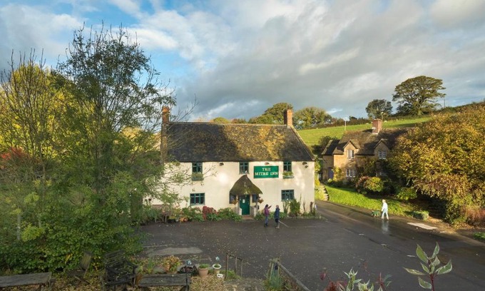 Sherborne Hotel | The Mitre Inn