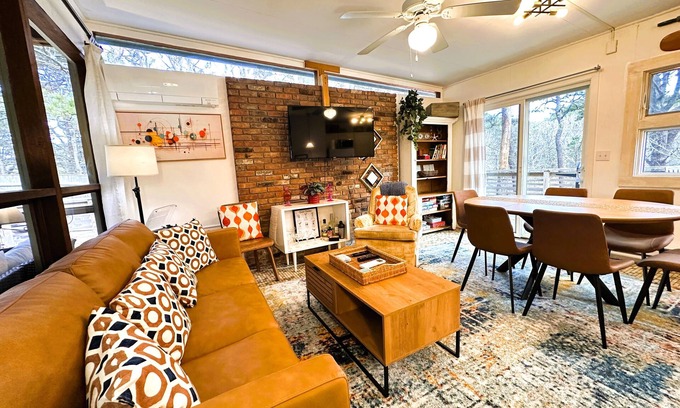 Wellfleet Cottage | The Mod Pod~2 bd/2.5 bth/dog/games/steps to beach