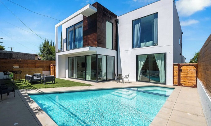 Encino Villa | The Modern Serenity Retreat