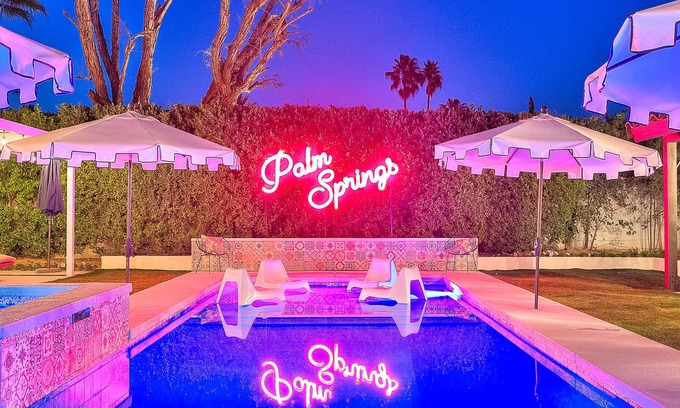 Palm Springs House | The Movie Colony Villa *5 bed 4 bath Estate *