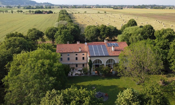 Castegnero Apartment | The Mulberries three bedroom and two bathroom apartment