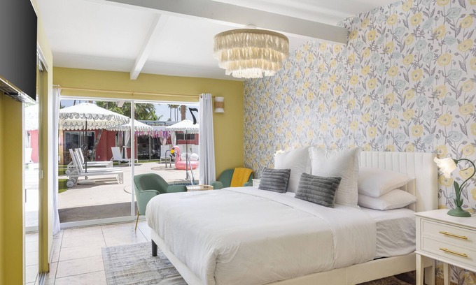 Warm Sands Hotel | The Muse Hotel | Palm Springs | Kitchen, Private Yard, Pool & Hot Tub | Suite 7!