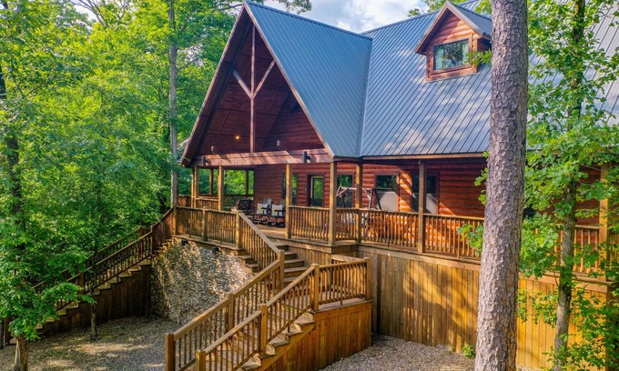 Broken Bow Cabin | The Nama’stay Retreat - heart of Hochatown Fabulous cabin nestled in woods