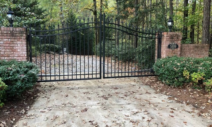 Winston House | The Natura Grandeur Retreat on the Dog River