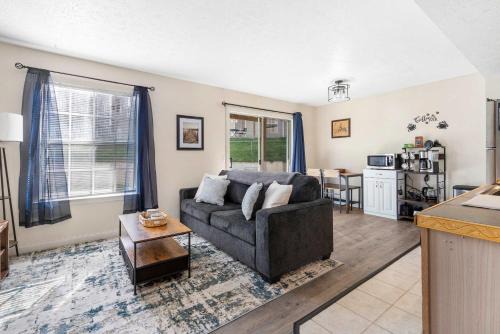 Table Rock House | The Nautical Nook - Charming Walk-In Condo for 4