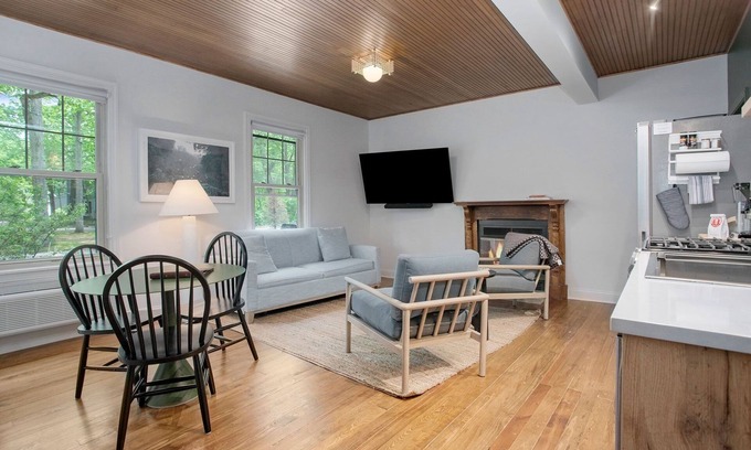 New Buffalo Apartment | The Neighborhood Hotel Grand Beach Suite 6 - Two Bedroom w Bunks