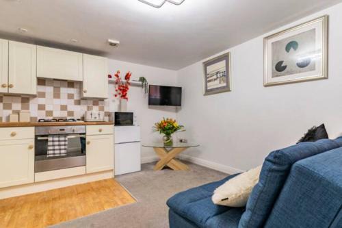 Blandford Saint Mary Apartment | The Nook, Cosy 1BR in Blandford, Dorset