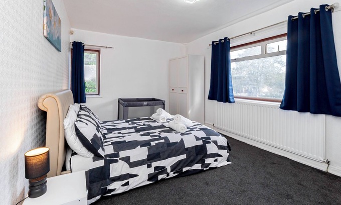 Selly Oak House | The Oak 3-bedroom house in Birmingham Selly Oak