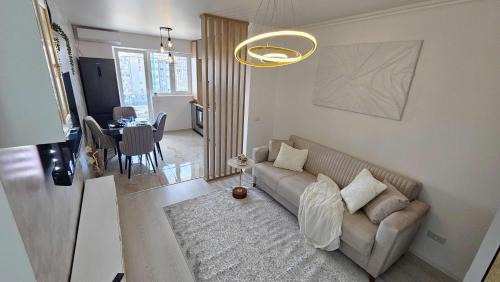 Sector 4 Apartment | The Oak Apartment