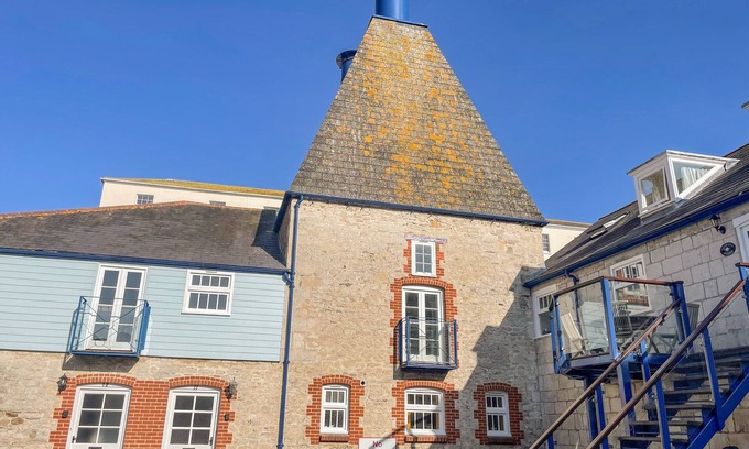 Weymouth Cottage | THE OAST HOUSE, family friendly in Brewers Quay Harbour