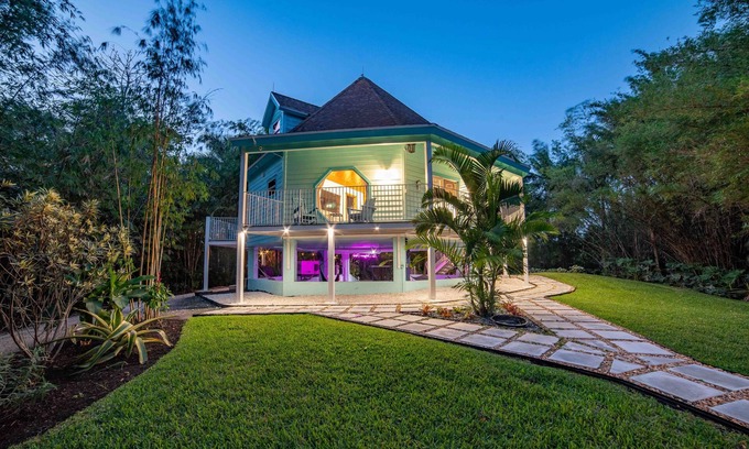 Davie House | The Octagon Oasis- Minutes from Beaches & Hardrock Hotel