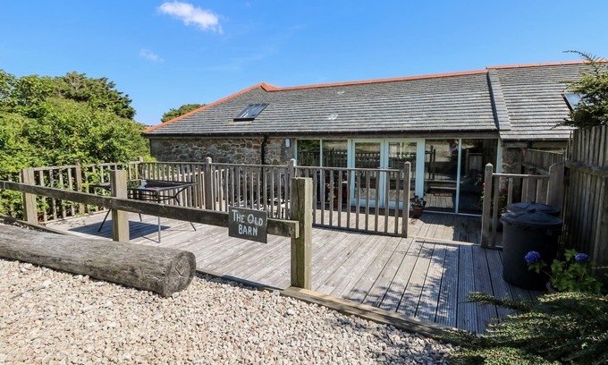 Penzance Cottage | THE OLD BARN, family friendly, with a garden in Penzance