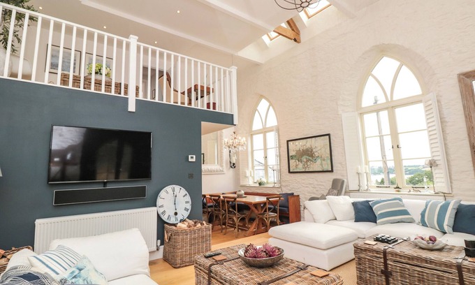 Dittisham House | THE OLD CHAPEL, character holiday cottage in Dittisham