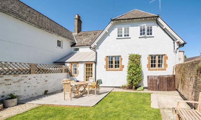 Cerne Abbas House | The Old Court House