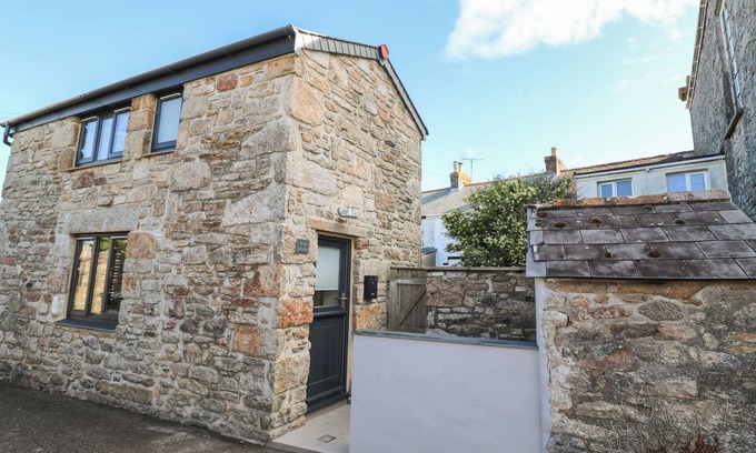 St Just Cottage | THE OLD DAIRY BARN, pet friendly, with a garden in St Just