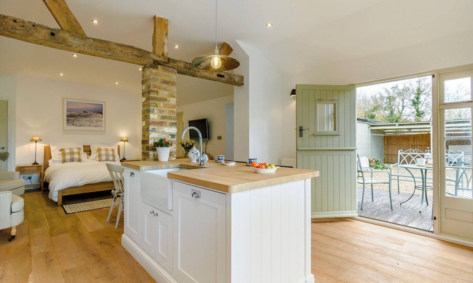 Plumpton Green Cottage | The Old Dairy At Wooton - UKC4355