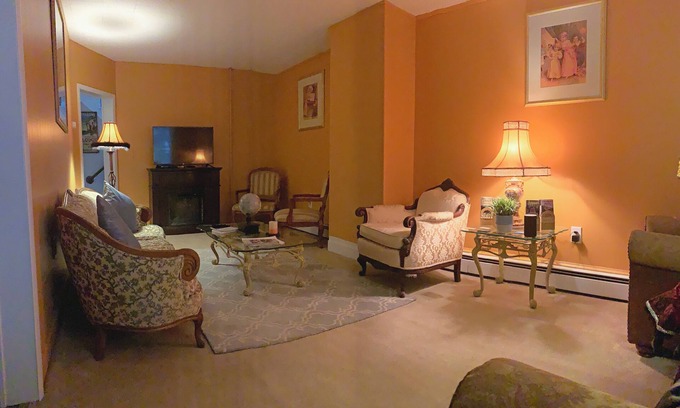 Ashfield House | THE OLD JAIL HIDEAWAY AT JIM THORPE, P.A. - PRIVATE PARKING