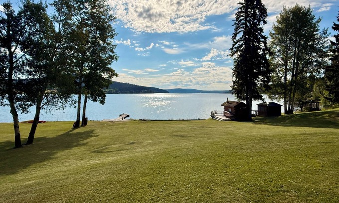 Lone Butte House | The Old Perry House - Lakefront Heritage Retreat