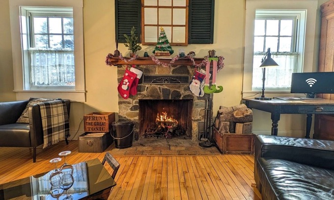 Lac-Brome Ski Chalet | The Old School | Spa | Natural Park | Countryside