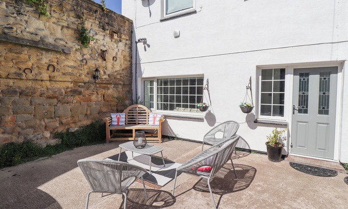 Amble Cottage | THE OLD SMITHY, pet friendly, country holiday cottage in Amble