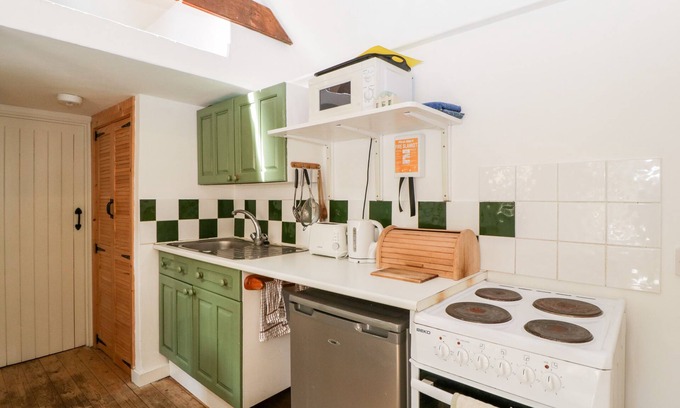 Sherborne Apartment | THE OLD STABLE, pet friendly, character holiday cottage in Sherborne