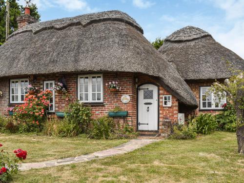 Hailsham House | The Old Thatch