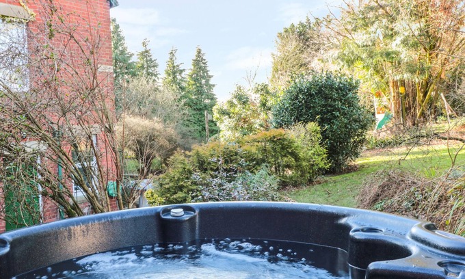 Vowchurch Cottage | THE OLD VICARAGE, pet friendly, luxury holiday cottage in Peterchurch