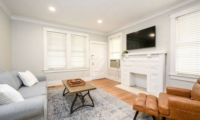 Cooper-Young Historic District House | The Oliver Duplex @ Cooper Young (Unit 1)