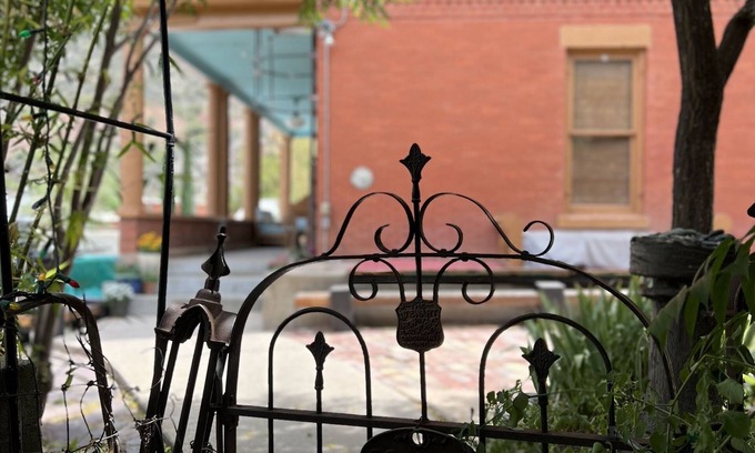 Bisbee Bed & Breakfast | The Oliver House - Adults Only