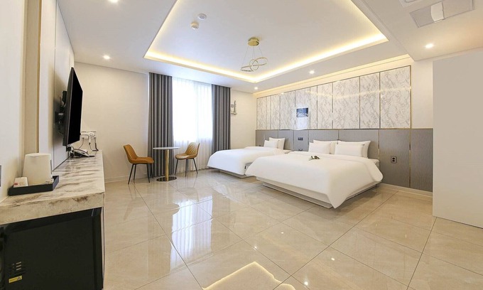 Kangjin-eup Hotel | The One Business Hotel