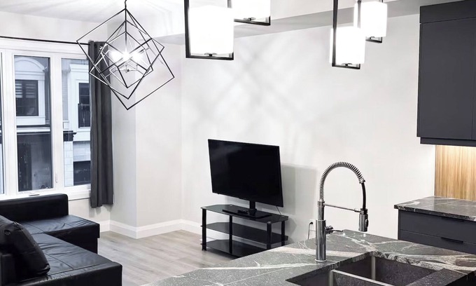 Cambridge House | The Onyx Modern Stay by Cambridge Mill