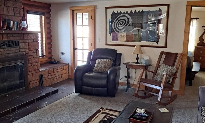 Missoula Cabin | "The Orchard Cabin" 3 Bedoom Sleeps 6-12