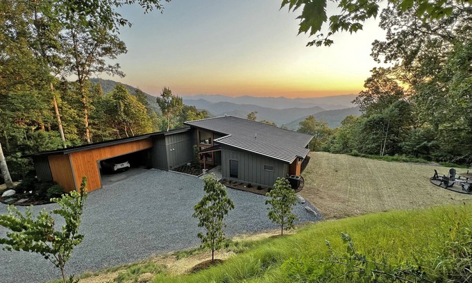 Bryson City House | The Overlook- Modern Elegance, near downtown Bryson City, amazing sunset view