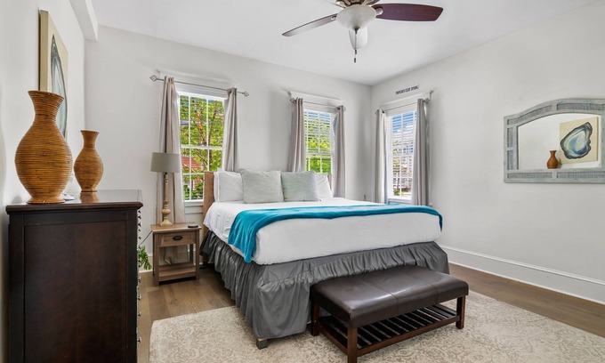 Cannonborough Elliotborough Condo | The Oyster Suite | 2BR Steps to King Sleeps 4!