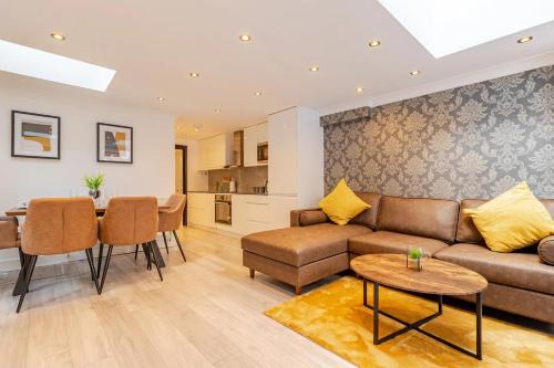 Harrow Road Apartment | The Paddington Pines - 2 bed en-suite apartment
