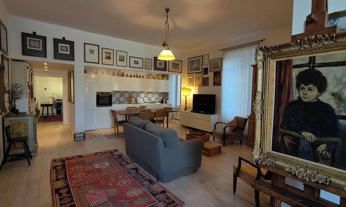 Esquilino Apartment | The Painter's house, big artsy house in the center of Rome