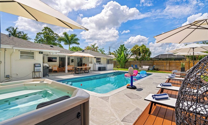 Lake Clarke Shores House | The Palm Luxe Retreat