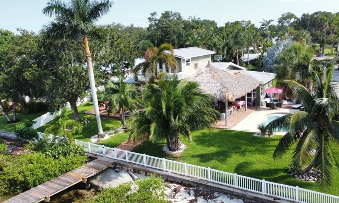 Palmetto House | The Palms - Manatee Riverfront Retreat With dockage.