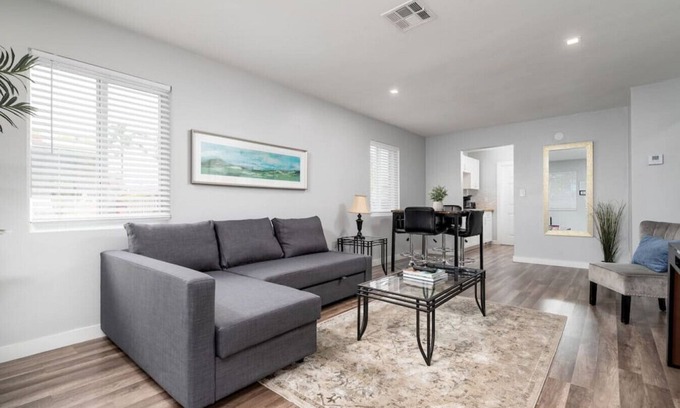 Middle River Terrace Apartment | The Palms @ Middle River Terrace #1