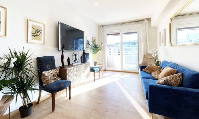 San Sebastian Apartment | The Paradise: Luxurious flat, parking, jacuzzi, terrace, new
