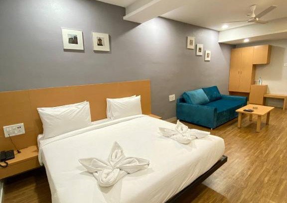 Surat Hotel | THE PARK VIEW ROOMS