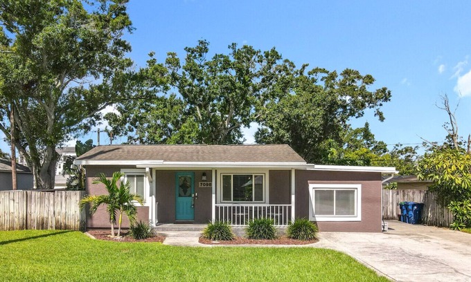 Pinellas Park Apartment | The Parkside Retreat at 78th Street
