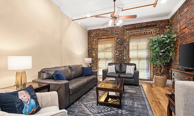 Downtown Nashville Condo | The Parton- 2 Blocks to Broadway