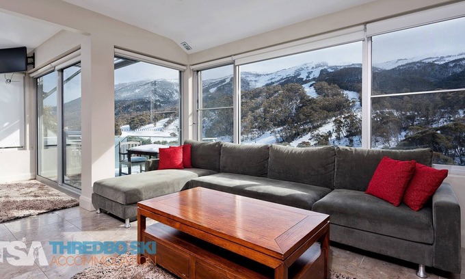 Thredbo Ski Chalet | The Peak 6 - Central Village