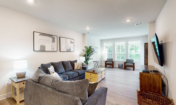 Long Neck Condo | The Peninsula spacious condo w/community pool, hot tub, tennis courts